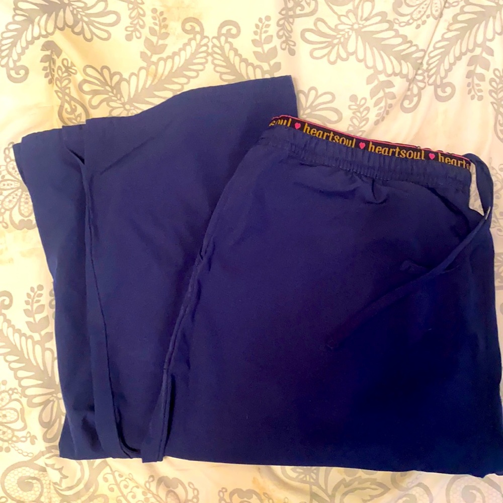 HeartSoul flare style, navy blue, scrub pants. Size Large. Very good condition!